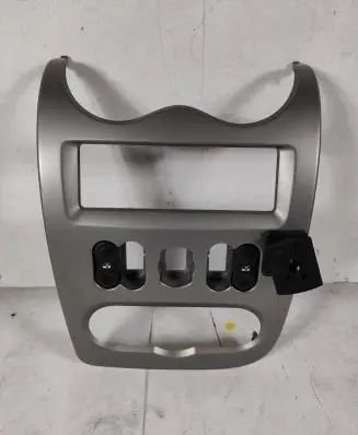Dacia Sandero Dashboard center trim panel 682606715R