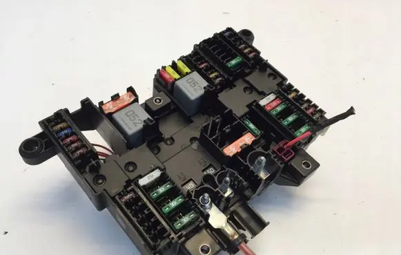 Mercedes-Benz GLA H247 Fuse module A1779061302