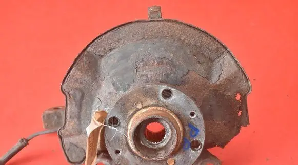 Suzuki Swift I Front wheel hub spindle knuckle
