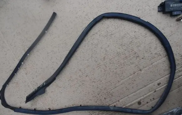 Renault Clio V Rubber seal front door window/glass XXXXXXXXXXX