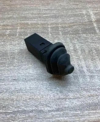 BMW 5 E60 E61 Fuel tank opening switch 8228939