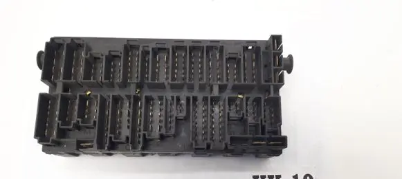 Volkswagen PASSAT B3 Fuse box set 357937039