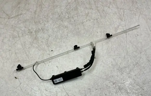 Chevrolet Corvette C8 Aerial antenna amplifier 421251063
