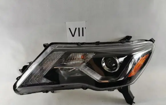 Nissan Pathfinder R52 Headlight/headlamp