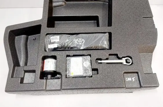Toyota C-HR II Tool set 64777F4160