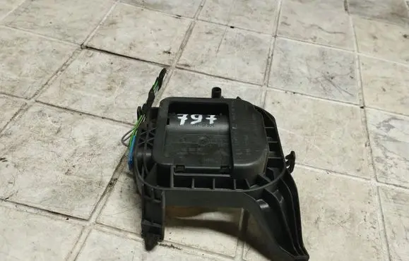 Volkswagen Polo IV 9N3 Air flap motor/actuator 0132801357