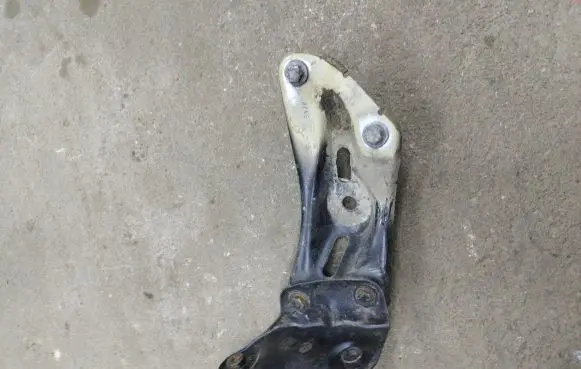 Skoda Octavia Mk2 (1Z) Fender mounting bracket 1Z0810680A