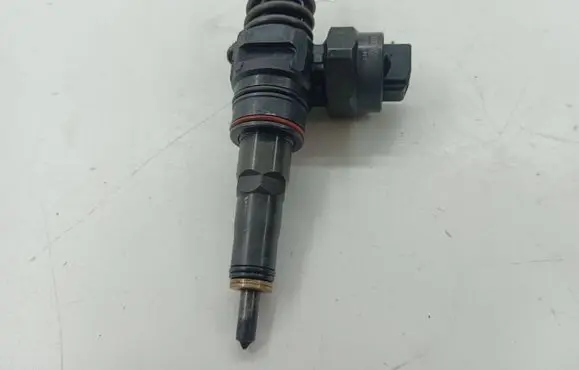 Audi A4 S4 B5 8D Fuel injector 038130073F 0414720007