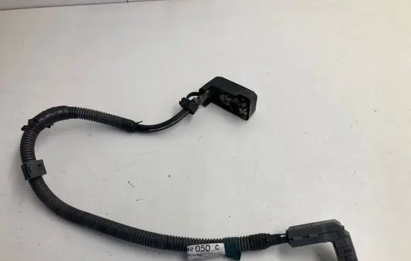 Toyota RAV 4 (XA30) Positive cable (battery) 8282320090