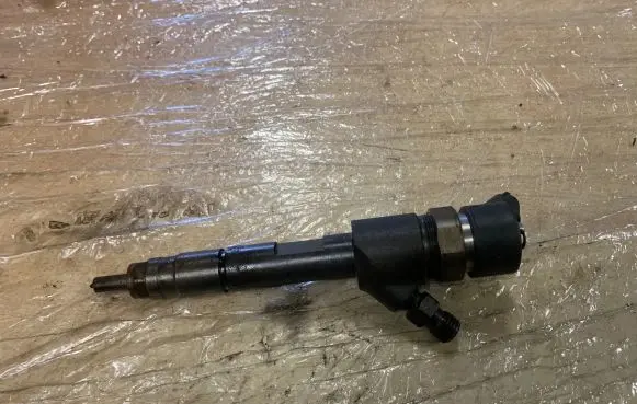 Suzuki Grand Vitara II Fuel injector 8200389369