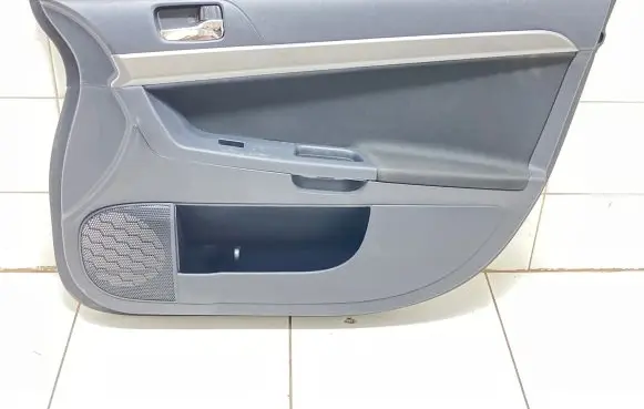 Mitsubishi Lancer VIII Front door card panel trim 7221A448XA