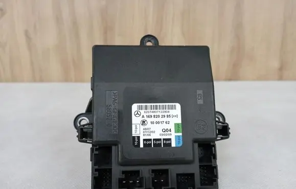 Mercedes-Benz B W245 Door control unit/module 1698202985 A1698202985