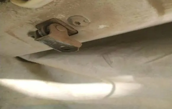 Skoda Fabia Mk1 (6Y) Rear door check strap stopper