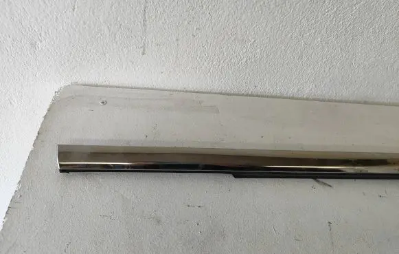 Chrysler Pacifica Rubber seal sliding door window/glass 681887798
