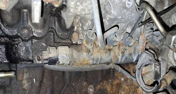 Toyota Avensis Verso Fuel main line pipe 
