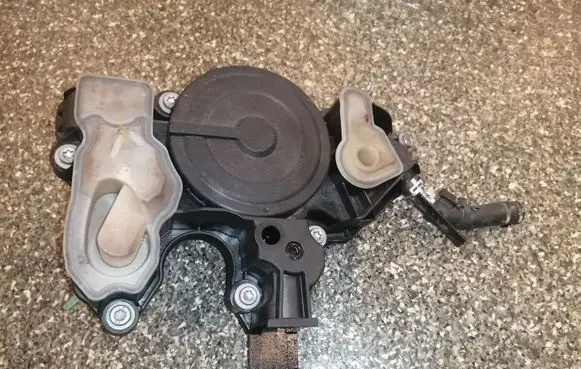 Audi A4 S4 B8 8K Oil breather separator 06K103495BL