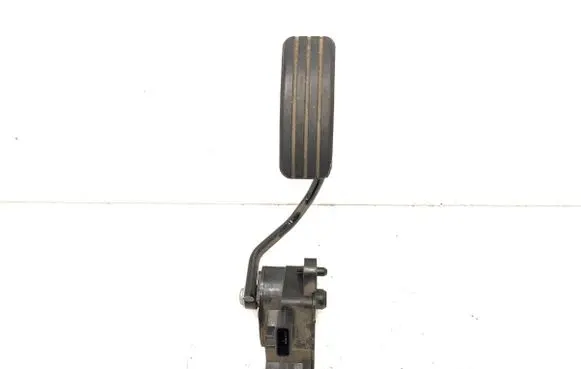 Accelerator throttle pedal