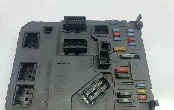 Citroen Berlingo Fuse module A2c53240209