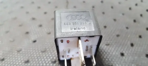 Volkswagen PASSAT B5 Other relay 443951253J 899511000