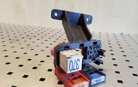 Audi A8 S8 D2 4D Fuse module 4B2937503