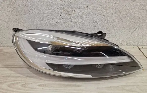 Volvo V40 Headlight/headlamp 32228484