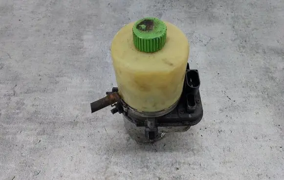 Skoda Fabia Mk2 (5J) Power steering pump 6R0423156BTRW