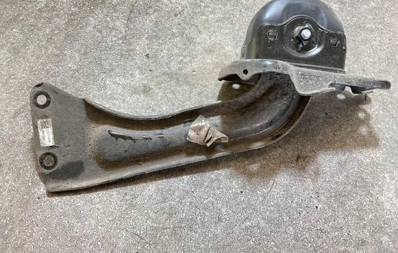 Volvo XC40 Rear control arm P32315696