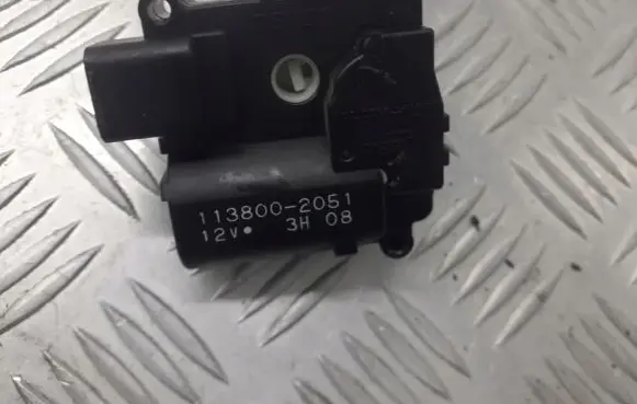 Toyota Avensis T250 Central body control module 113800-2051