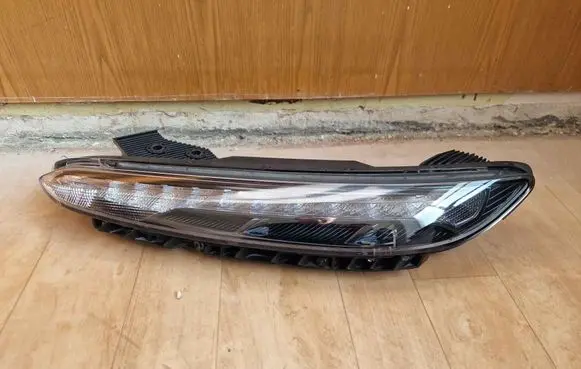 Hyundai Kona I Headlight/headlamp 92207J9600