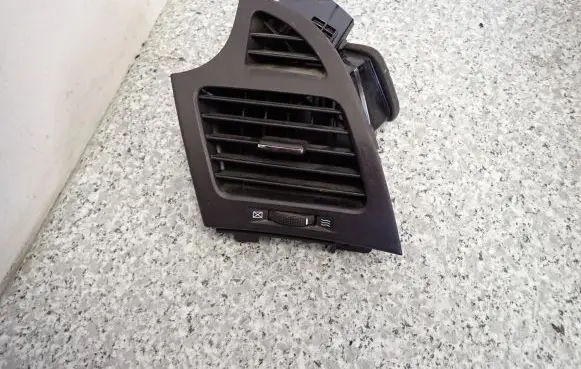Hyundai Sonata Dash center air vent grill