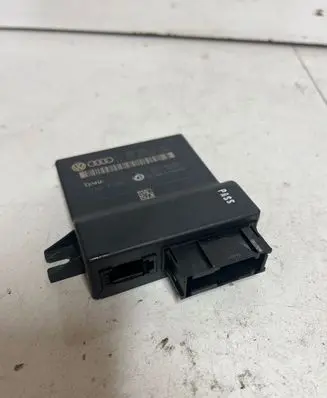 Audi A6 S6 C6 4F Gateway control module 4L0907468B 4L0910468A