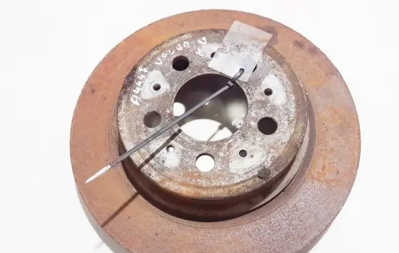 Volvo S60 Rear brake disc neventiliuojamas