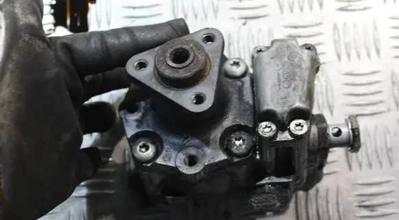 BMW 5 E60 E61 Power steering pump 678084802