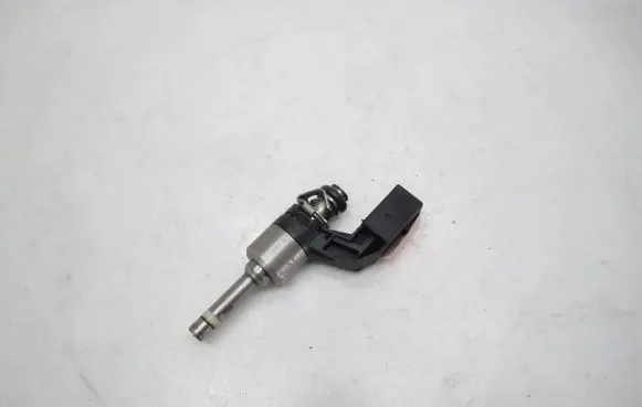Volkswagen Jetta VI Fuel injector 03C906036M