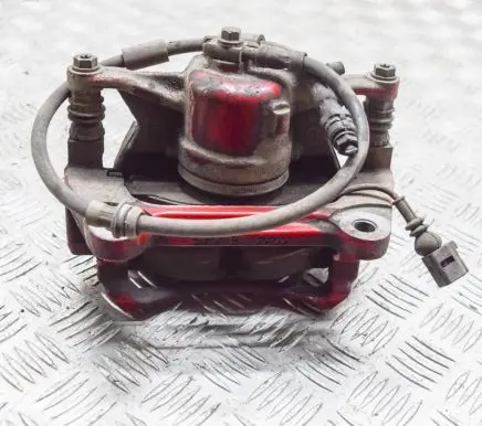 Volkswagen Golf VII Front brake caliper