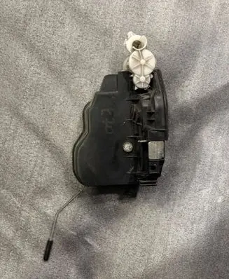 BMW X5 E70 Front door lock 7229461