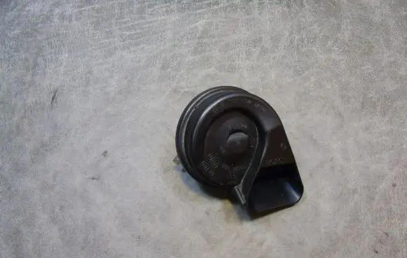 Mercedes-Benz E W211 Horn signal 703881165