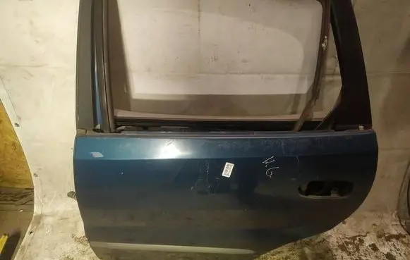 Nissan Almera Tino Rear door melynos