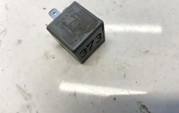 Volkswagen PASSAT B4 Other relay 8d0951253a