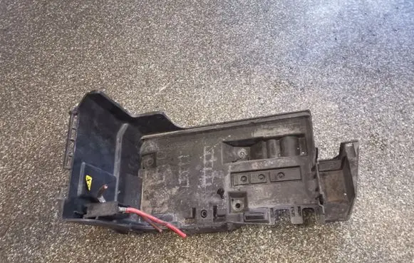 Battery tray