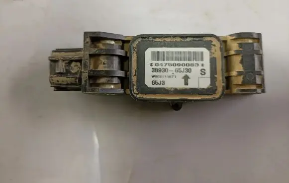 Suzuki Grand Vitara II Airbag deployment crash/impact sensor 3893065J30 0475090083