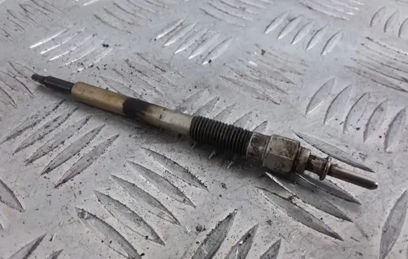 Opel Astra H Glow plug NGK CZ2211V 438B