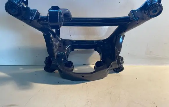 BMW 3 E46 Rear axle beam 6770785