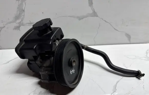 Mercedes-Benz C W204 Power steering pump