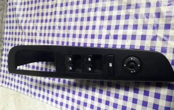 KIA Ceed Electric window control switch 823511H000