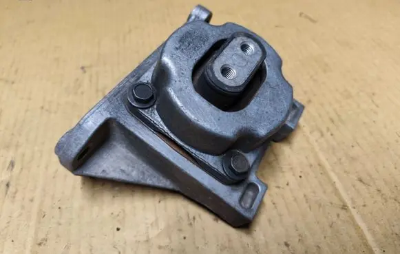 Chrysler 300 - 300C Gearbox mounting bracket 04578062AC