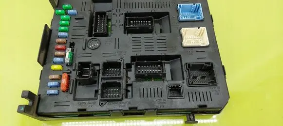 Peugeot 307 Comfort/convenience module 9663510180