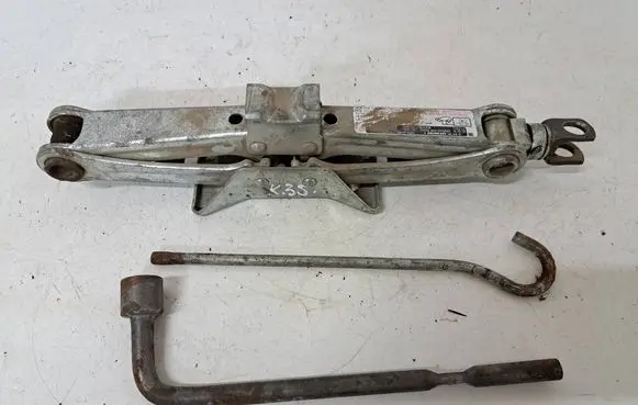 Honda FR-V Lift Jack