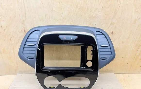 Renault Captur Radio/GPS head unit trim 682701605R 6377