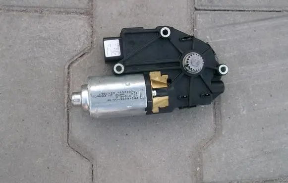 Mitsubishi Colt Sunroof motor/actuator 